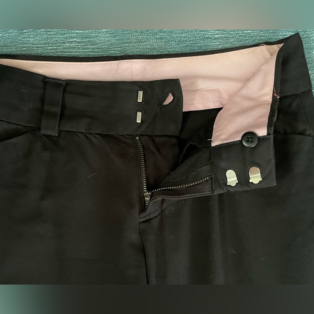 GAP Black Curvy Chinos. Size 4. Straight Leg  2 front/2 back functional pockets.